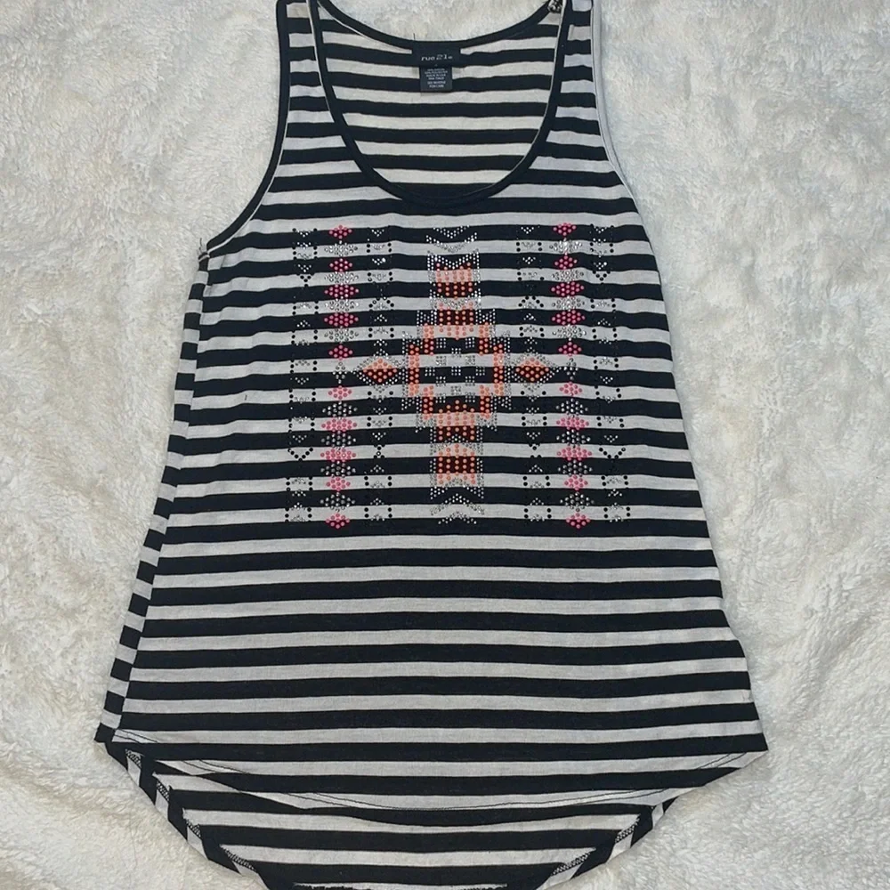 Rue21 black and white striped‎ top with pattern